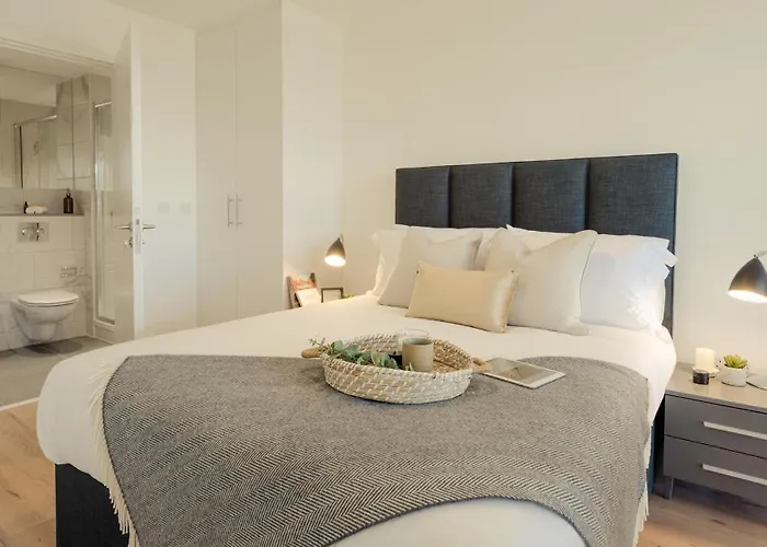 Luxury 2 Bed Cherrywood 18