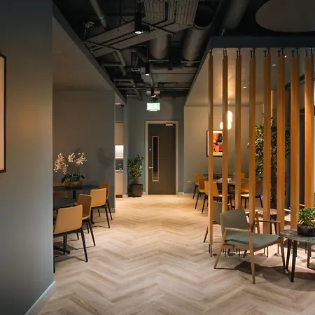 Luxury 2 Bed Cherrywood 18